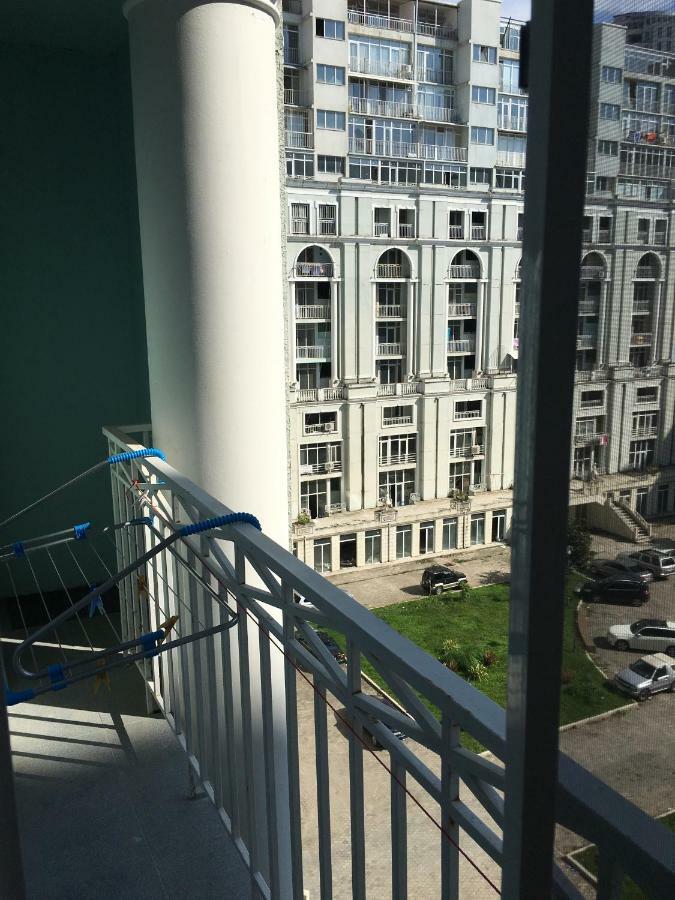 Apartment White Magnolia Батуми Екстериор снимка